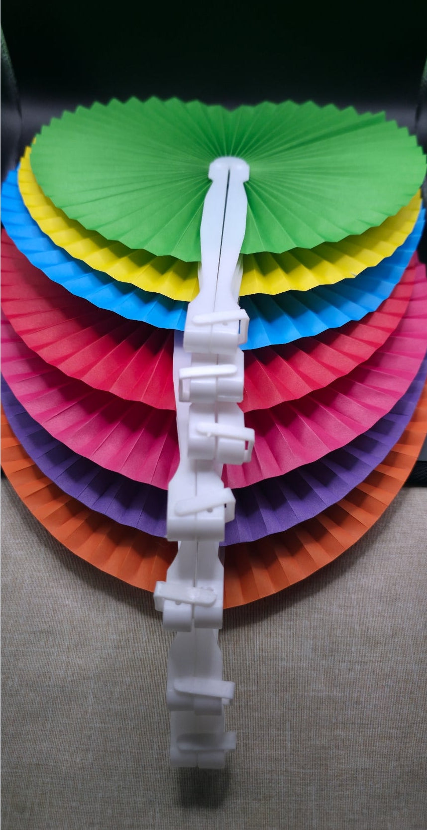 Leque Acordeão Colorido – Frescura e Estilo no Bolso