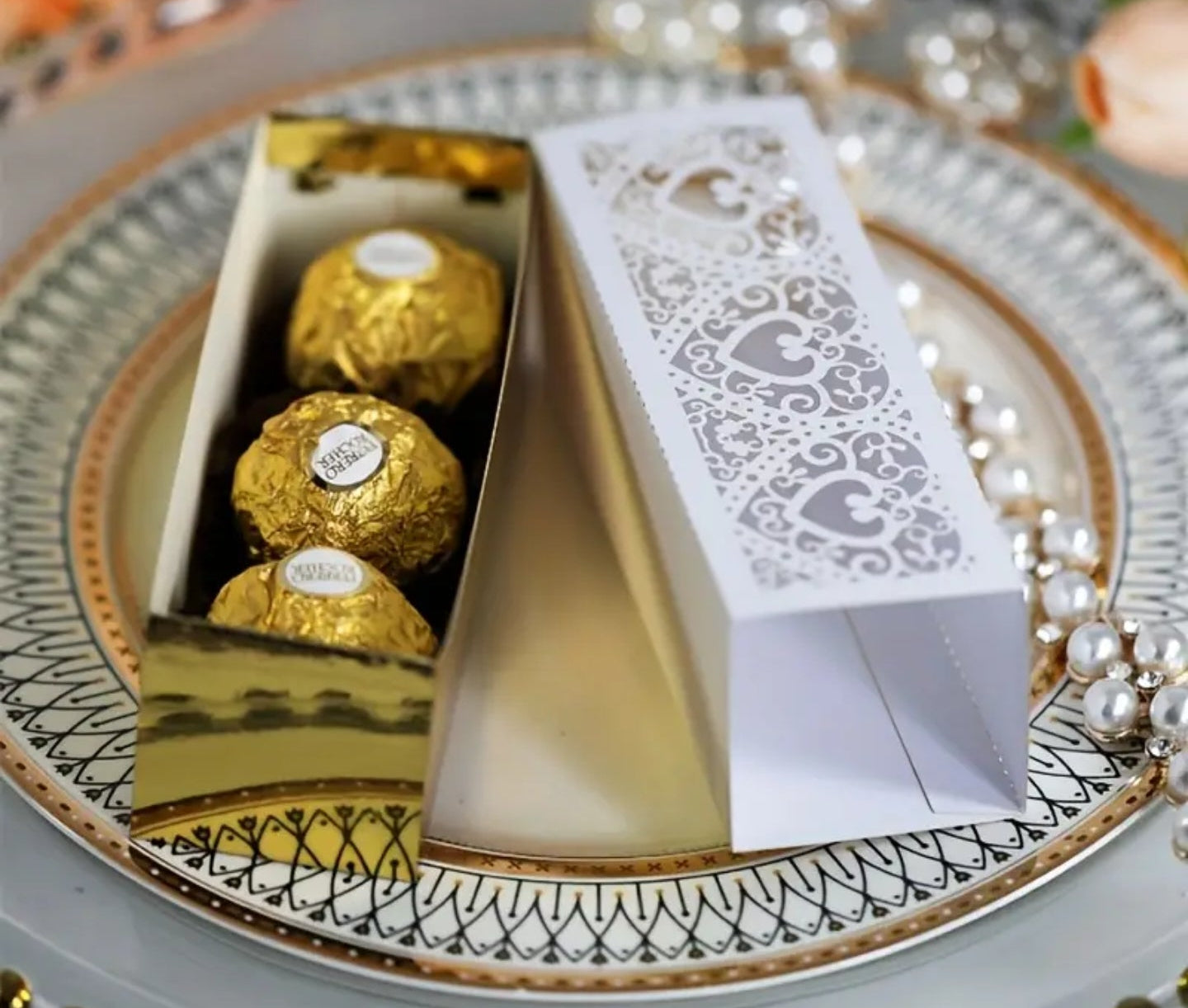💎Caixa de Luxo Dourada com Corte a Laser – Edição Especial (12 x 4 x 4 cm)💎Luxus-Geschenkbox in Gold mit Laserschnitt – Sonderedition (12 x 4 x 4 cm)